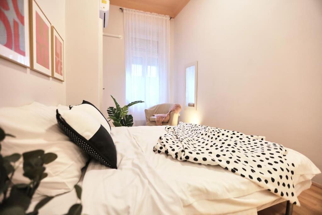 Unwind In Style W Sauna Dsgn 2Br Home Budapeste Exterior foto